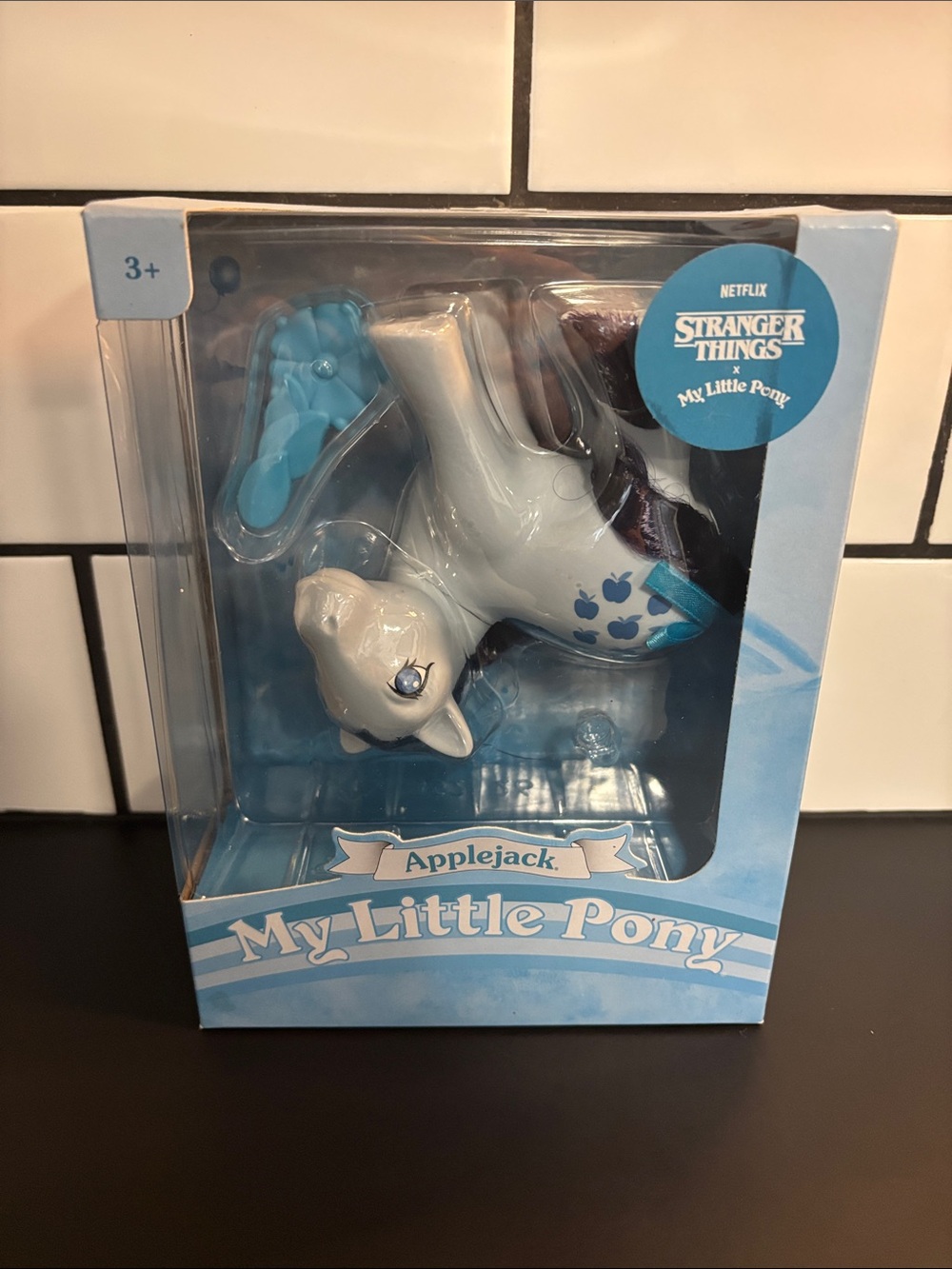 Netflix Stranger Things x
My Little Pony Applejack Exclusive 2019